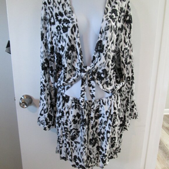 BAR III Spot Garden Knot Front Romper NWT Sz XL - Picture 4 of 9